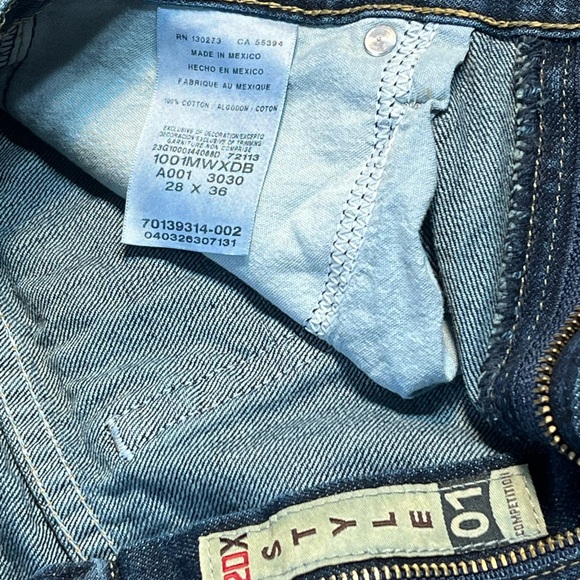 Wrangler Blue Straight Jeans Timeless Denim Style - Picture 3 of 4